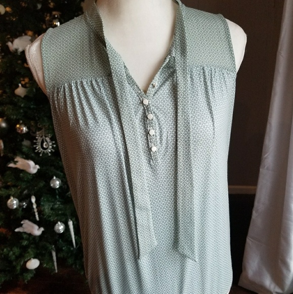 Dainty sleeveless loft blouse - Picture 2 of 7